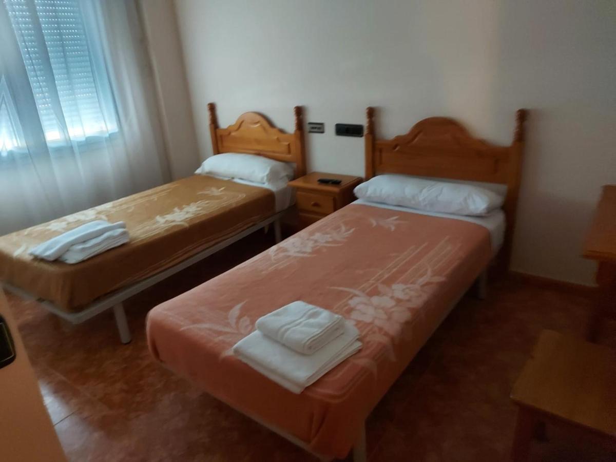 Hostal Linares Villanueva de Argaño Exterior foto